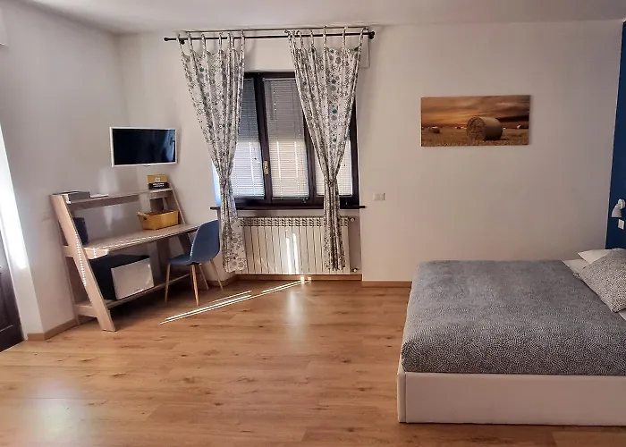 Il Gatto Stanco B&B 아로나